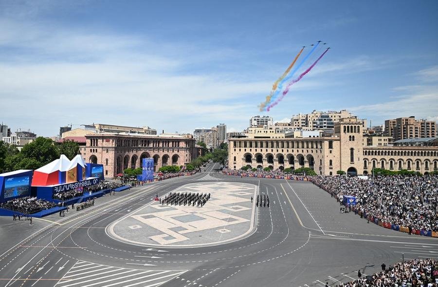 Armenia exhibe nuevas armas mientras aumentan las tensiones con Rusia