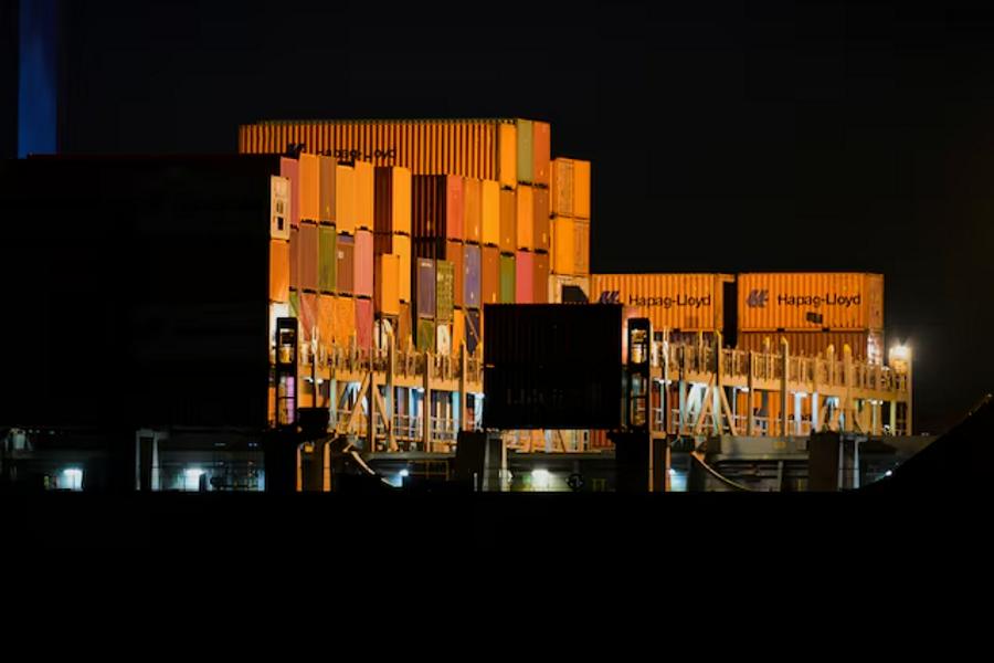 Euro Zone current account surplus declines amid falling trade balance