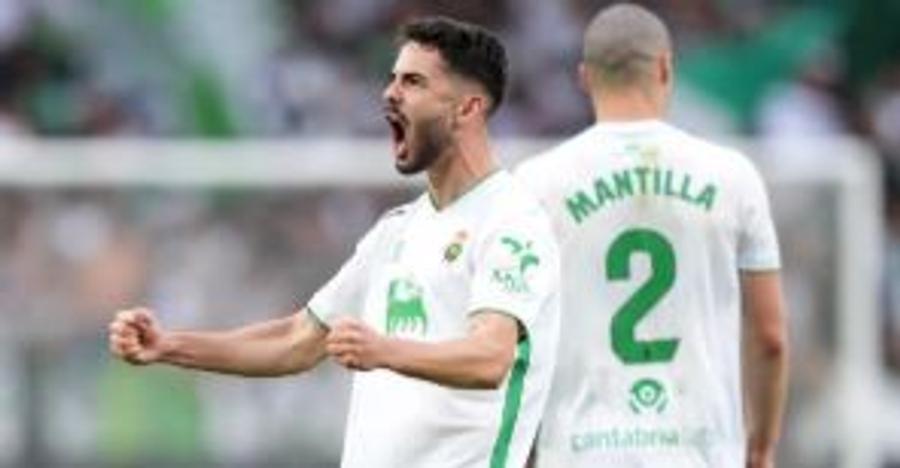 راسينغ سانتاندير يعود إلى الدوري الإسباني بعد غياب 14 عاما