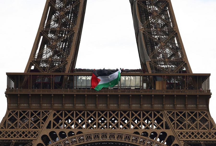 Palestinian flag unfurled on the Eiffel Tower, six people detained