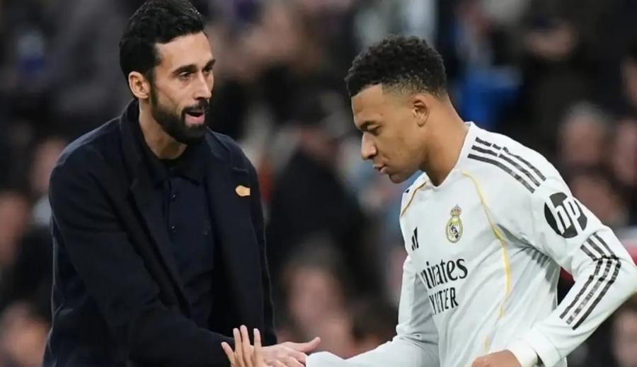 Real Madrid : Alvaro Arbeloa tente d’apaiser les tensions autour de Kylian Mbappé