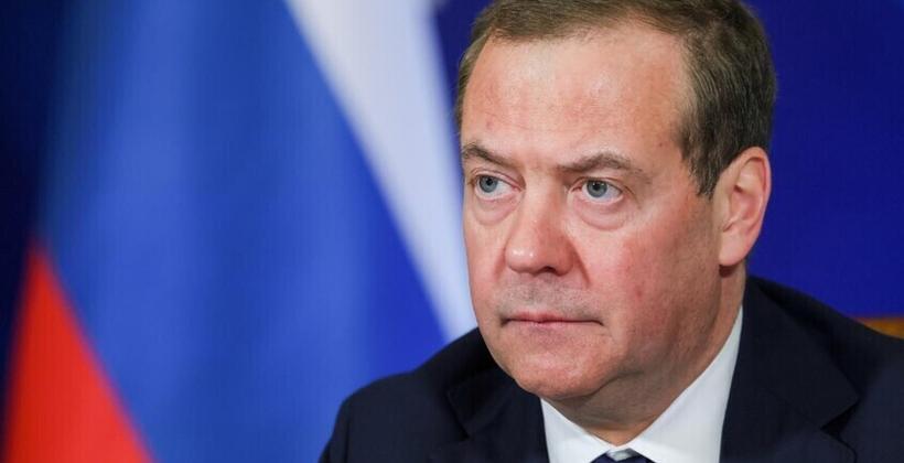 Медведев: Угроза Трампа выйти из НАТО создала глубокий раскол в Атлантике