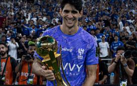 بونو يتوج رفقة الهلال بكأس خادم الحرمين
