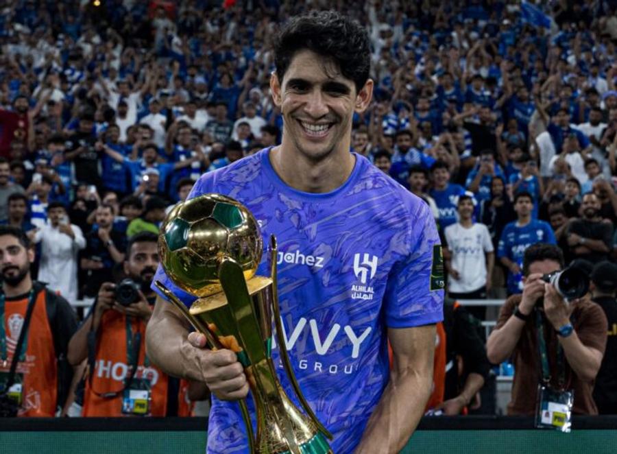 بونو يتوج رفقة الهلال بكأس خادم الحرمين