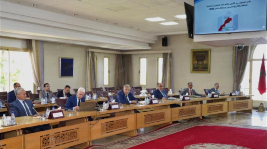 وزير الداخلية يعقد اجتماعا مع قادة ومسؤولي الأحزاب السياسية غير الممثلة في البرلمان حول التحضير لانتخاب أعضاء مجلس النواب