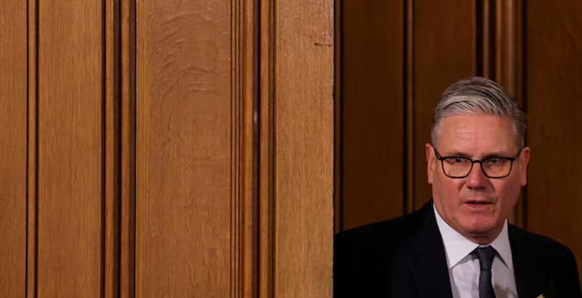 Starmer bajo presión mientras aumentan las llamadas para su dimisión en el Reino Unido