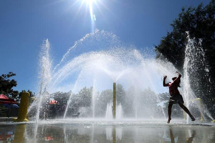 Super El Niño threat grows as Pacific Ocean temperatures surge