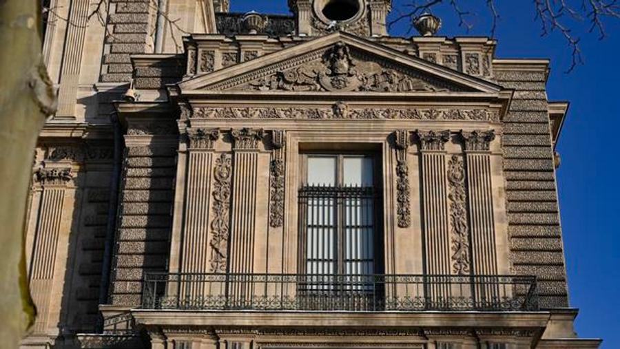 A new book revisits the “rustic but bold” Louvre heist