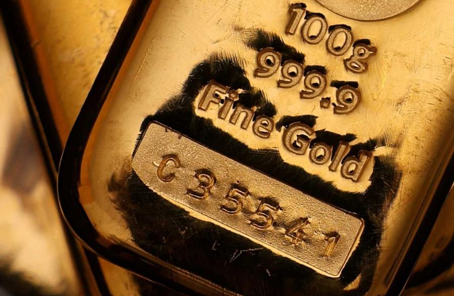 Gold hits one week low as oil inflation fears weigh on metals