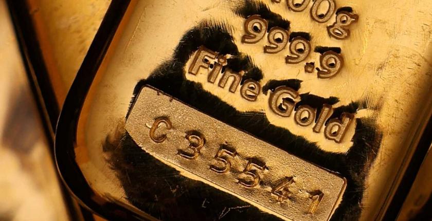 Gold hits one week low as oil inflation fears weigh on metals