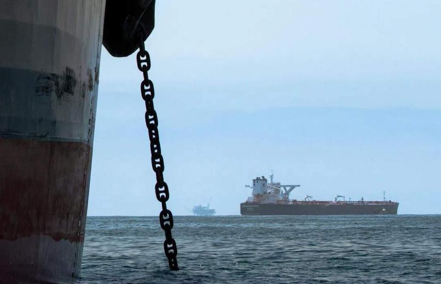 Oil holds above 100 dollars as Trump Xi talks begin in Beijing