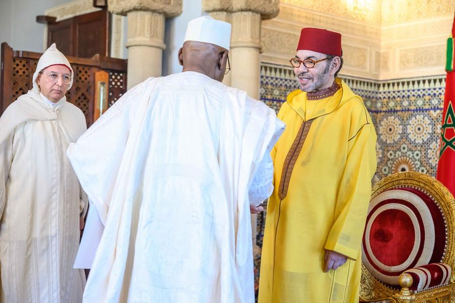 Sa Majesté le Roi reçoit à Rabat plusieurs ambassadeurs étrangers