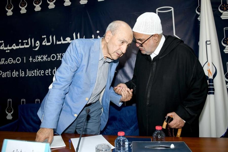 أمين عام حزب سياسي يستقيل و يلتحق بالبيجيدي بسبب الديون