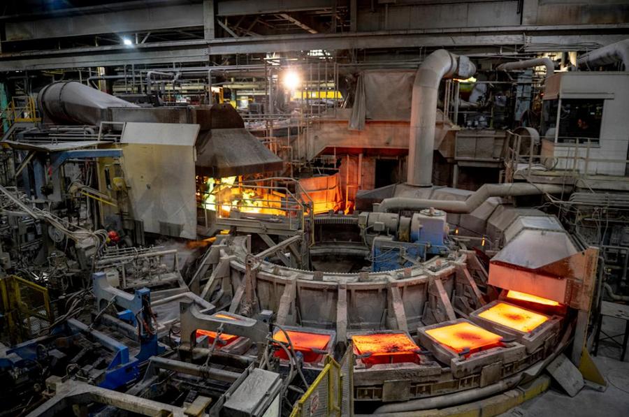 Copper surges past 14,000 dollars as global smelting output declines