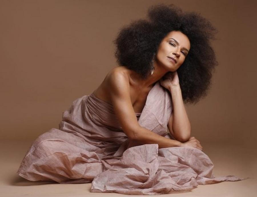 Rabat : la chanteuse Oum célèbre le dialogue culturel Maroc-Europe lors de la Fête de l’Europe