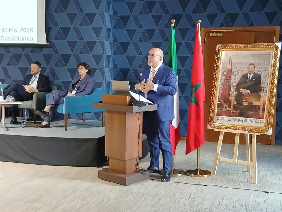 تعاون  مغربي - إيطالي لتعزيز صناعة الزجاج ونقل التكنولوجيا