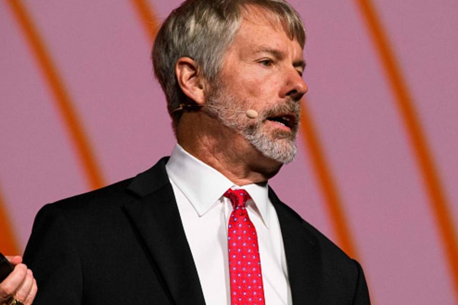 Saylor admite que Strategy podría vender Bitcoin para pagar dividendos