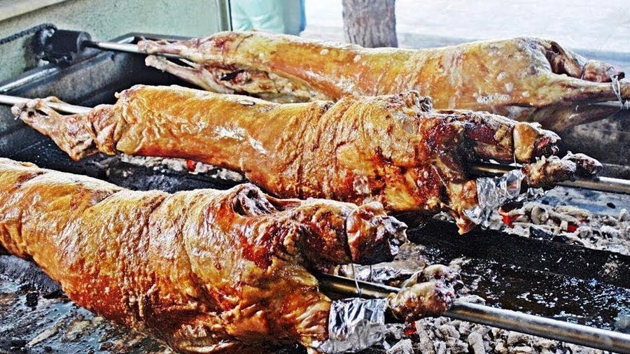 حزب من الأغلبية يغري الناخبين بولائم الخرفان المشوية