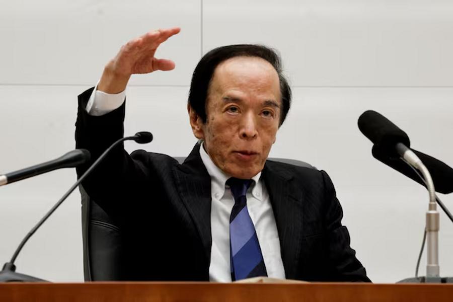 日本银行行长上田和夫在治疗后出院