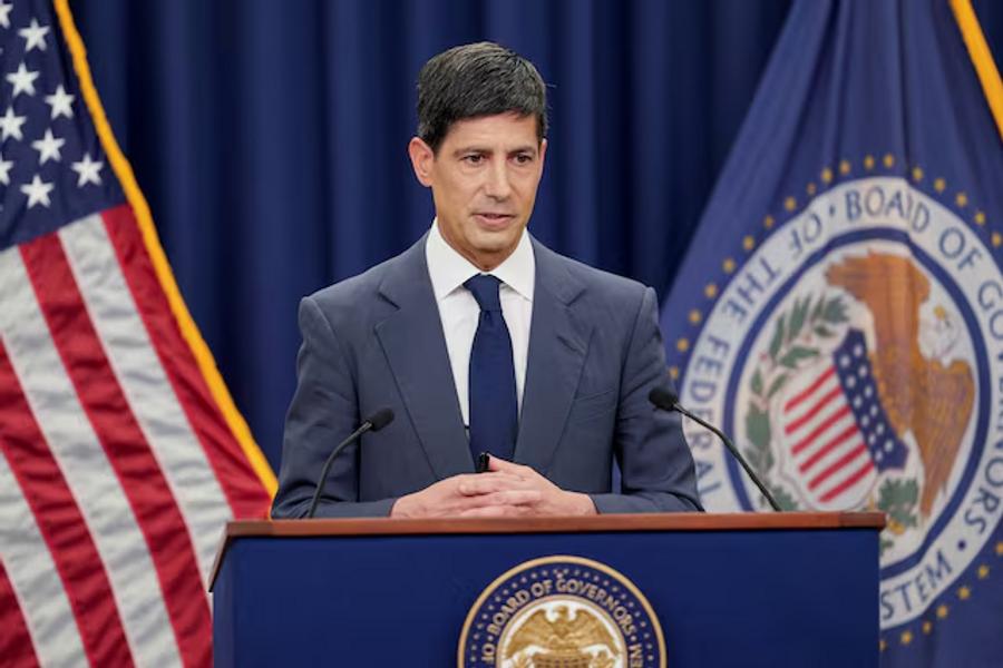 Warsh advocates leaner federal reserve approach amid rising economic complexity