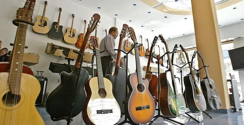 La icónica tienda de instrumentos Paul Beuscher reabre en París