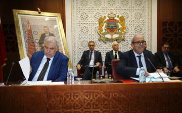 لجنة المستشارين تصادق بالإجماع على تعديل قانون الجهات