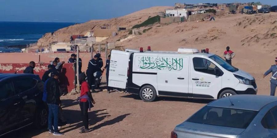 أمواج شاطئ البيضاء تلفظ جثة شاب