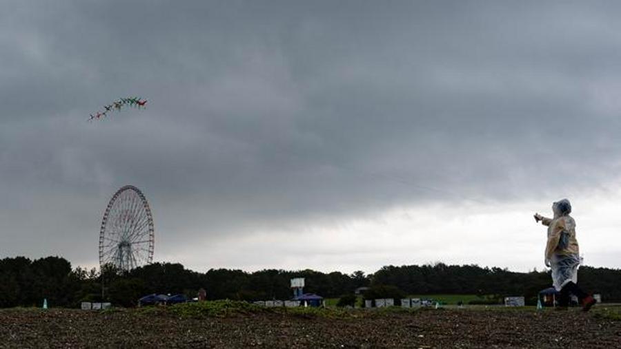 Powerful tropical storm heads toward Tokyo, disrupting transport across Japan