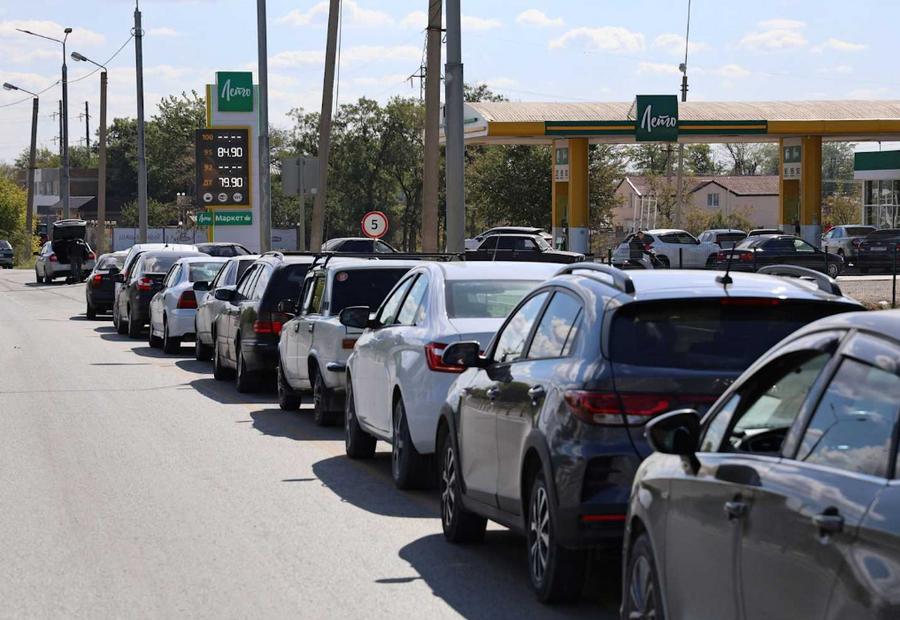 Fuel rationing spreads from Crimea to Moscow amid drone strikes