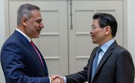 Turkish Foreign Minister meets Singapore leaders to strengthen bilateral relations
