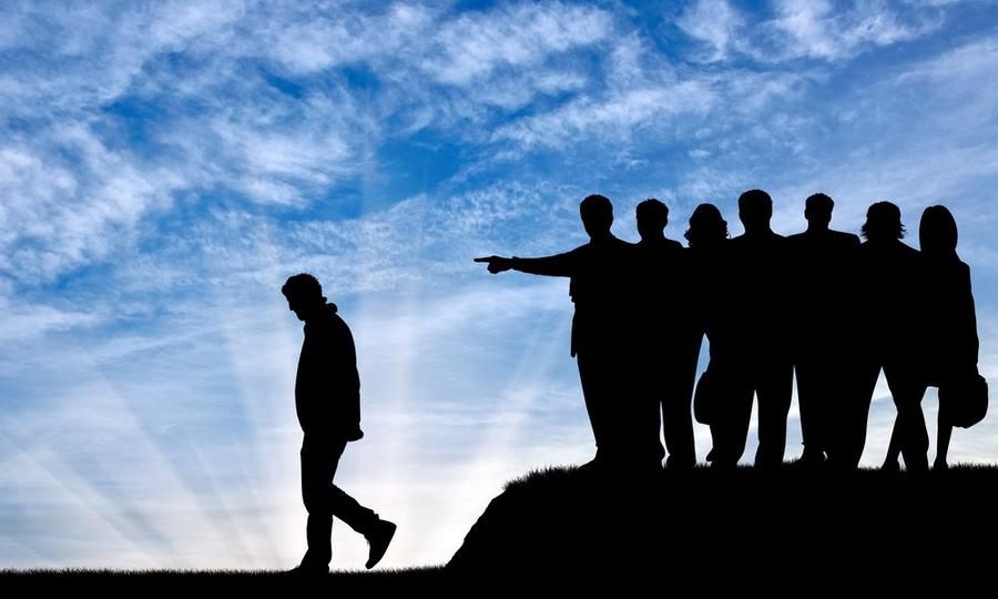 حكم سوء الظن بالناس