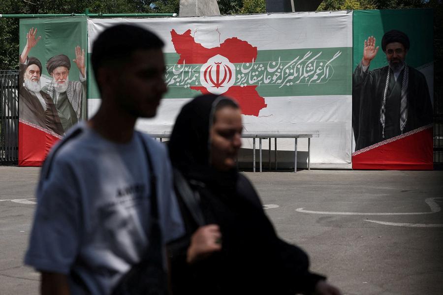 Pakistani minister visits Iran after postponed Tehran–Washington talks
