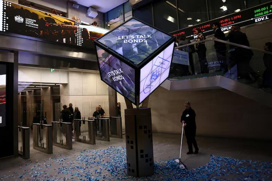 UK stocks fall ahead of Bank of England interest rate decision