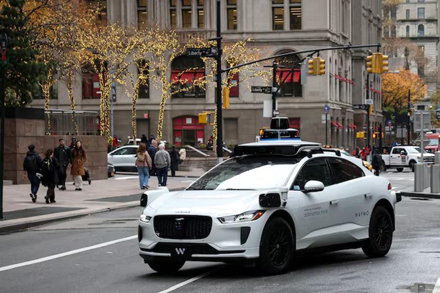 Waymo roept meer dan 3.800 robotaxi's terug na softwarerisico in bouwzones