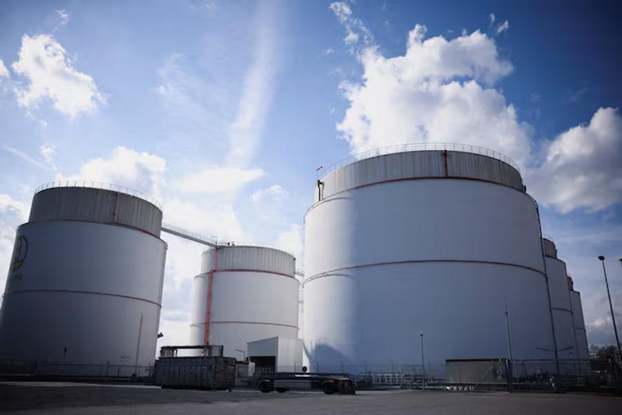 Germany considers extending oil reserve waiver amid energy security concerns