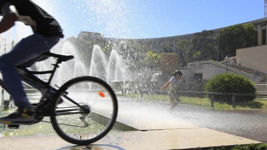 Heatwaves hit low-income neighborhoods hardest, housing report warns