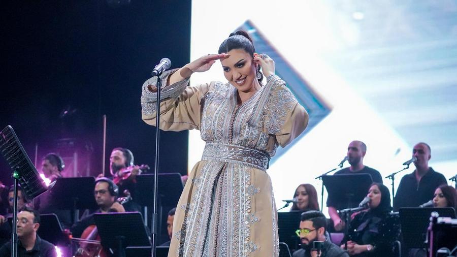 أسماء لمنور تتألق في منصة النهضة بموازين 