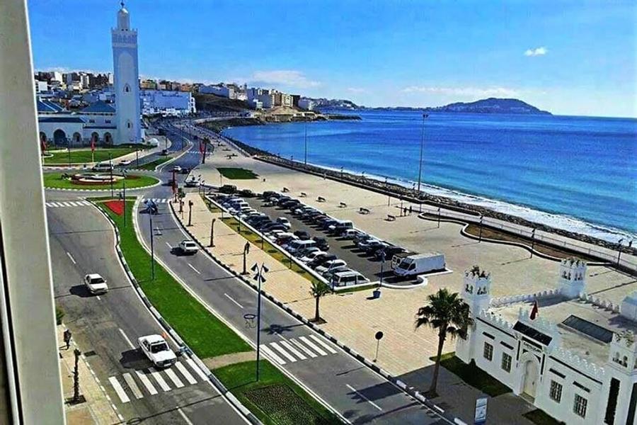 "الدبّان" يغزو كورنيش الفنيدق و السلطات في خبر كان