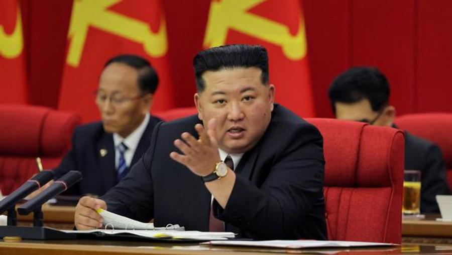 金正恩誓言在核战争恐惧中加强北韩的防御