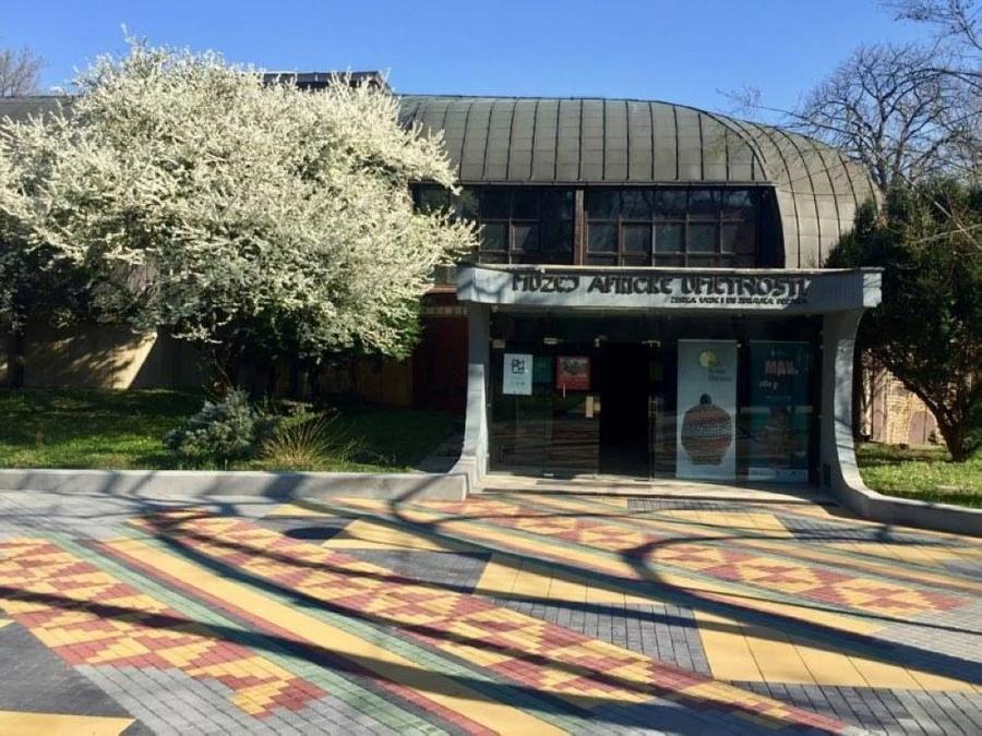 Maroc–Serbie : le caftan marocain, nouvel ambassadeur culturel au cœur de Belgrade