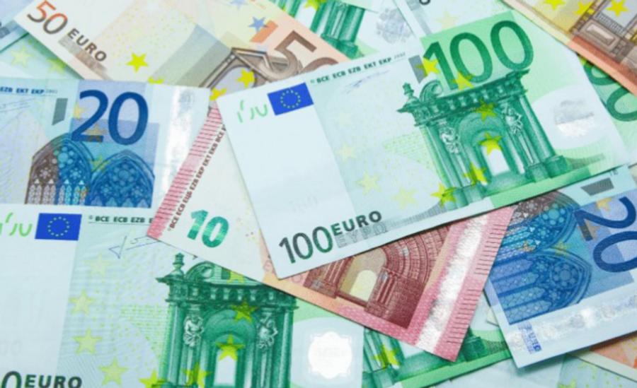 Euro Declines Against The US Dollar Amid Interest Rate Policy Uncertainty