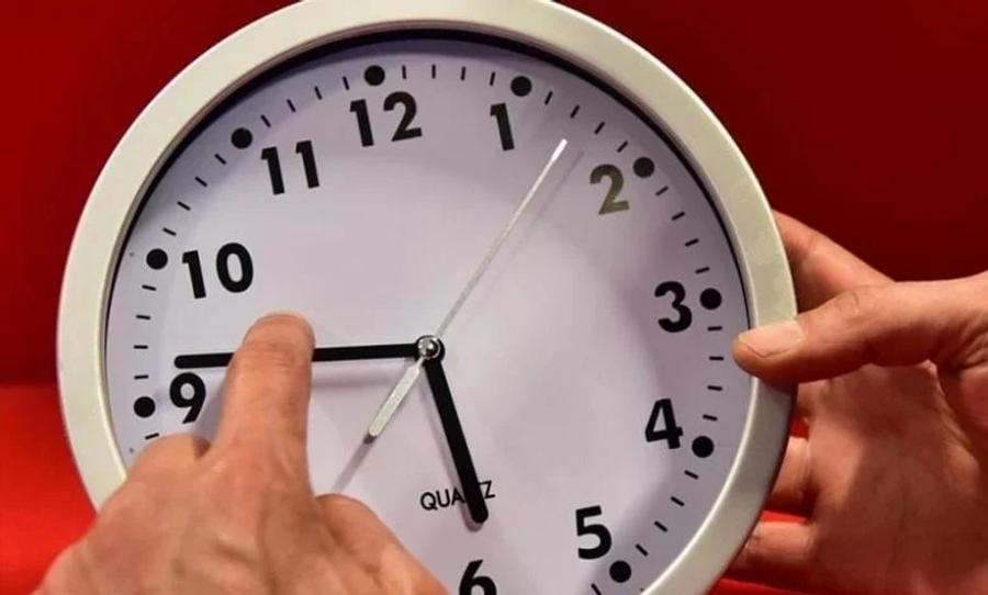 رئيس الحكومة : العودة الى توقيت غرينيتش متم فصل الصيف الجاري