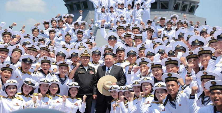 Kim Jong Un afferma che il programma nucleare navale della Corea del Nord sta progredendo come previsto