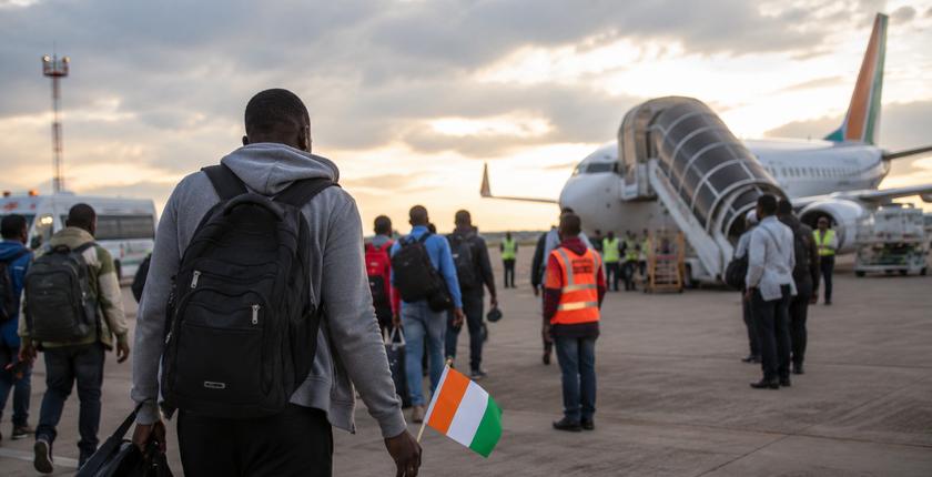 Côte d’Ivoire : le retour volontaire de centaines de migrants renforce les enjeux de réintégration