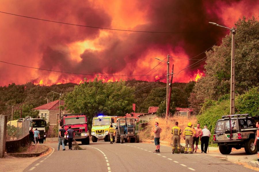 Un important incendie de forêt mobilise les secours dans la région de Murcie en Espagne