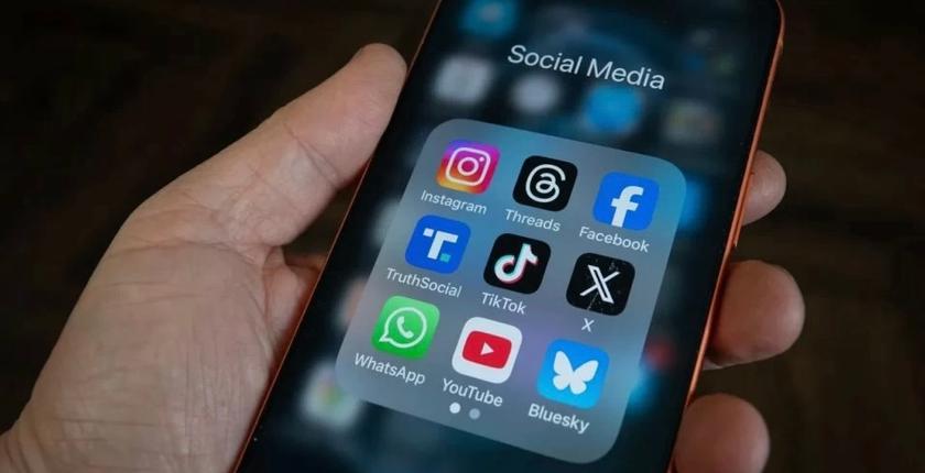     Information numérique : les réseaux sociaux dépassent les médias traditionnels dans le monde