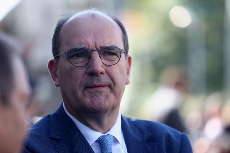 French railways boss urges vulnerable passengers to avoid trains during heatwave