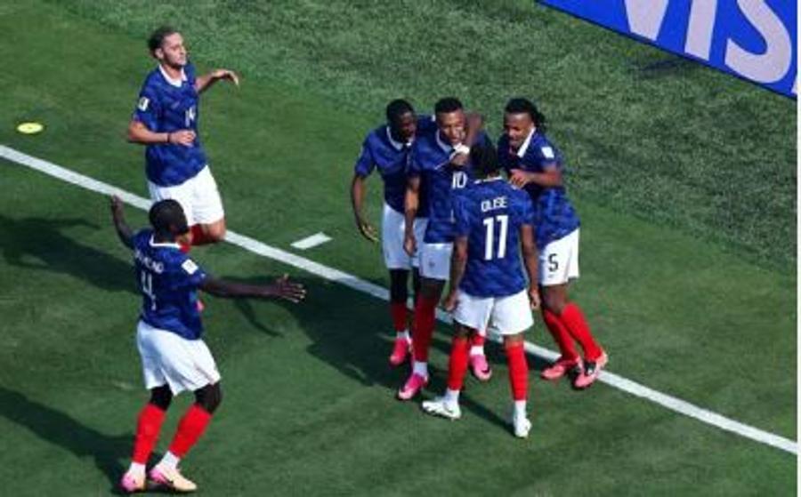فرنسا تفتتح مشوارها في المونديال بثلاثية في مرمى السنغال