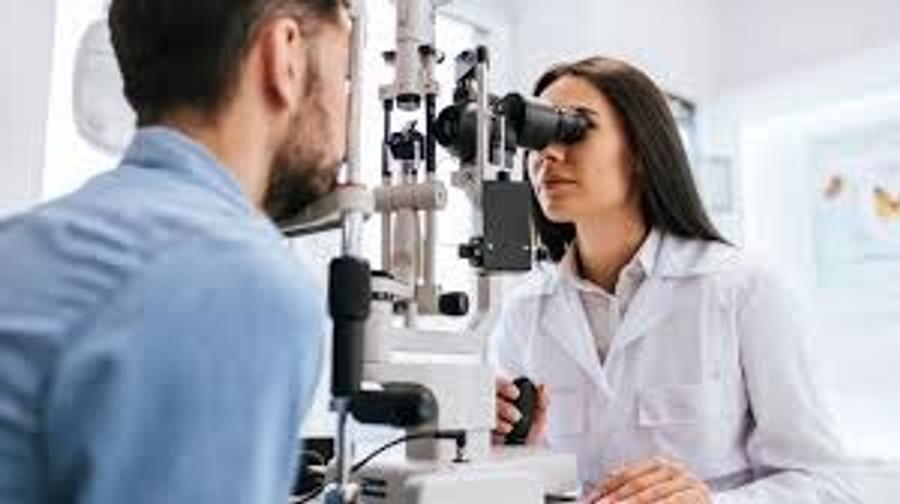 Vision et accès aux soins : le SNOLM alerte sur le coût élevé des traitements des maladies de la rétine au Maroc