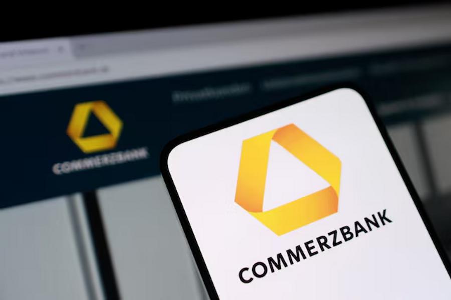 Commerzbank shares fall below UniCredit bid value as takeover deadline approaches